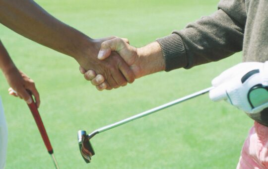 How to talk about business while golfing